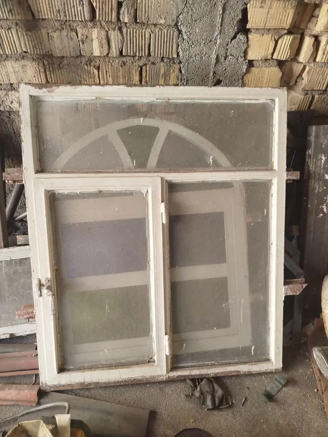 درب و پنجره آهنی . روشنای و چهارپایه اهنی|مصالح و تجهیزات ساختمان|شیراز, کیان آباد|دیوار