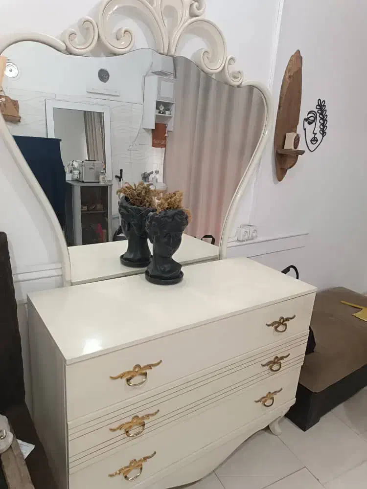 میز آرایش و آینه|مبلمان خانگی و میز عسلی|چالوس, |دیوار