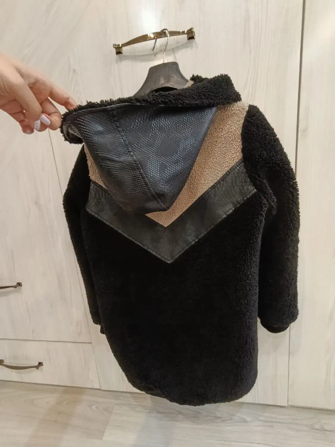 کاپشن کرکی|لباس|خوی, |دیوار