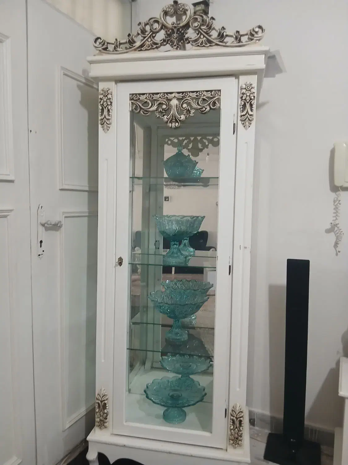 بوفه سفید|بوفه، ویترین، کنسول|اقبالیه, |دیوار