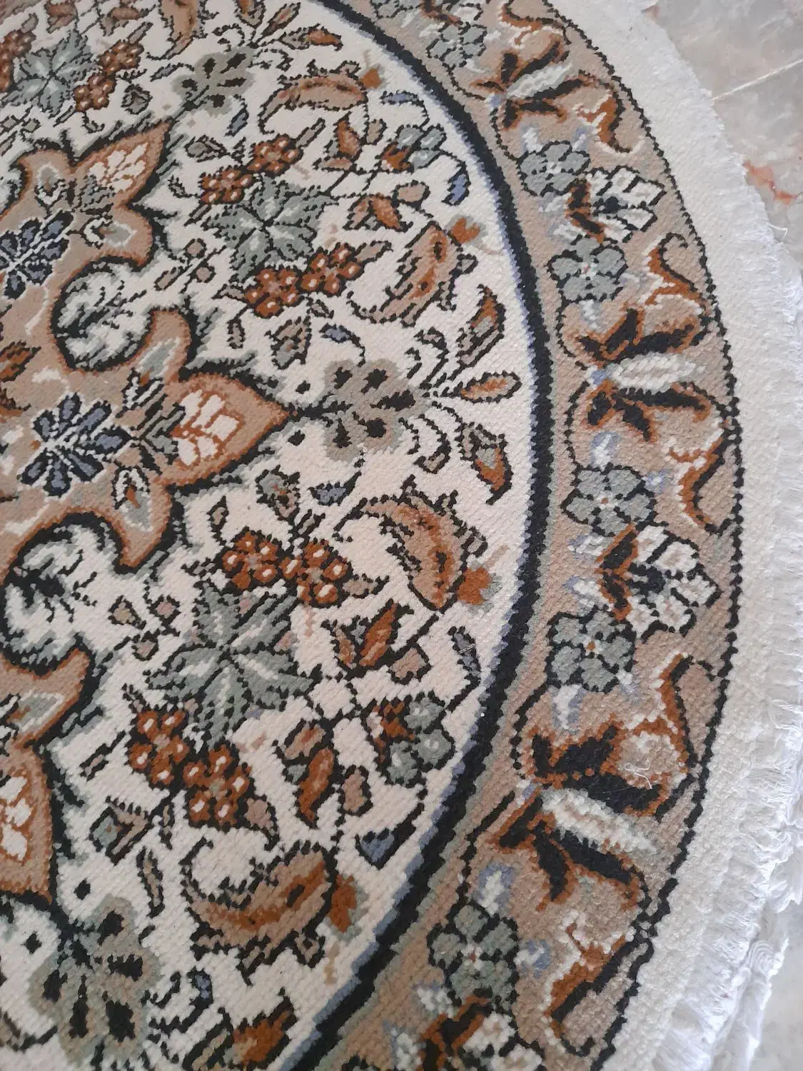 فرش گرد یک در یک|فرش|اسلام‌شهر, شهرک قائمیه|دیوار