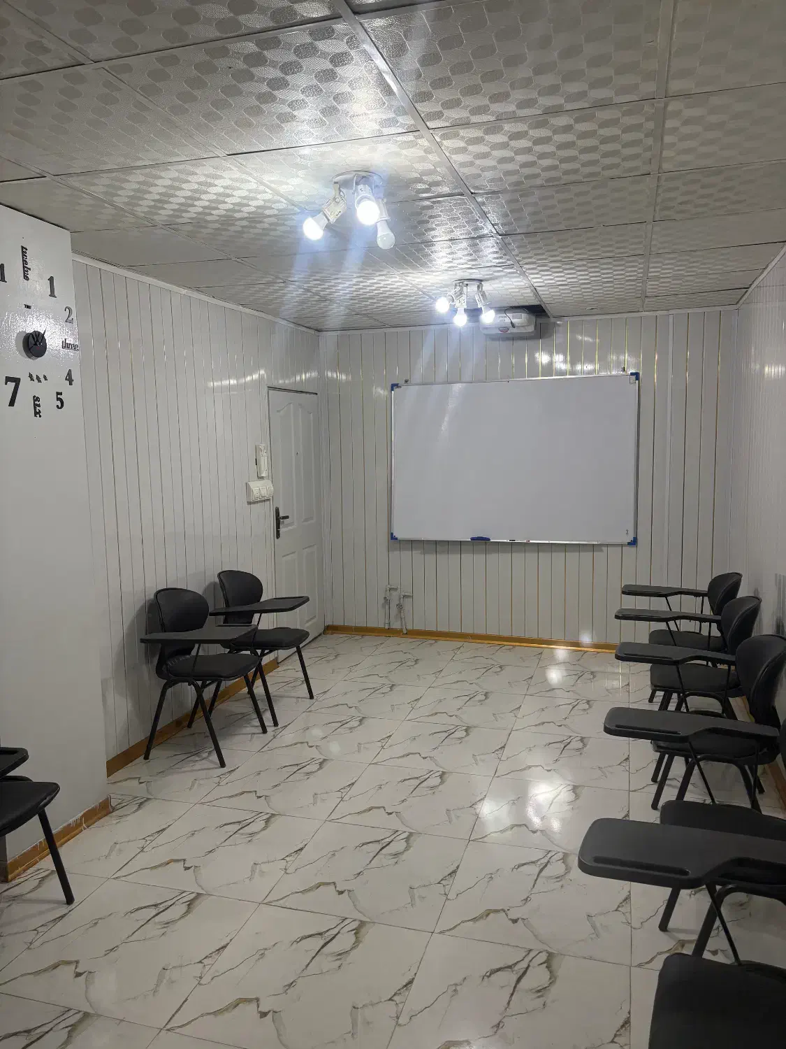 اجاره کلاس ساعتی و روزانه (محیط آرام)|اجارهٔ کوتاهمدت دفتر کار و فضای آموزشی|مشهد, آزادشهر|دیوار