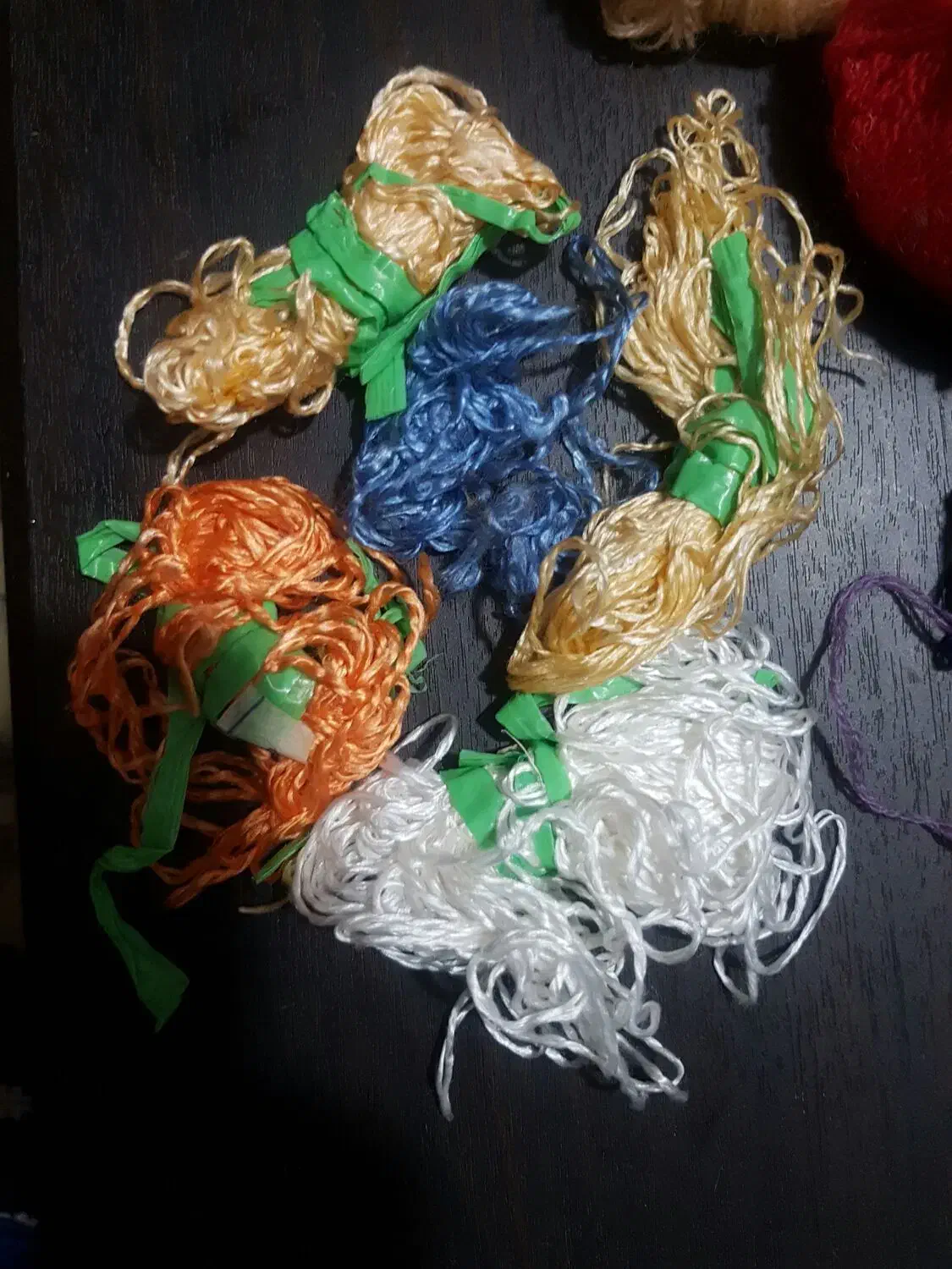 مقداری نخ ابریشم و نخ مرینوس قدیمی کامپیوتری|حراج|قائمشهر, |دیوار