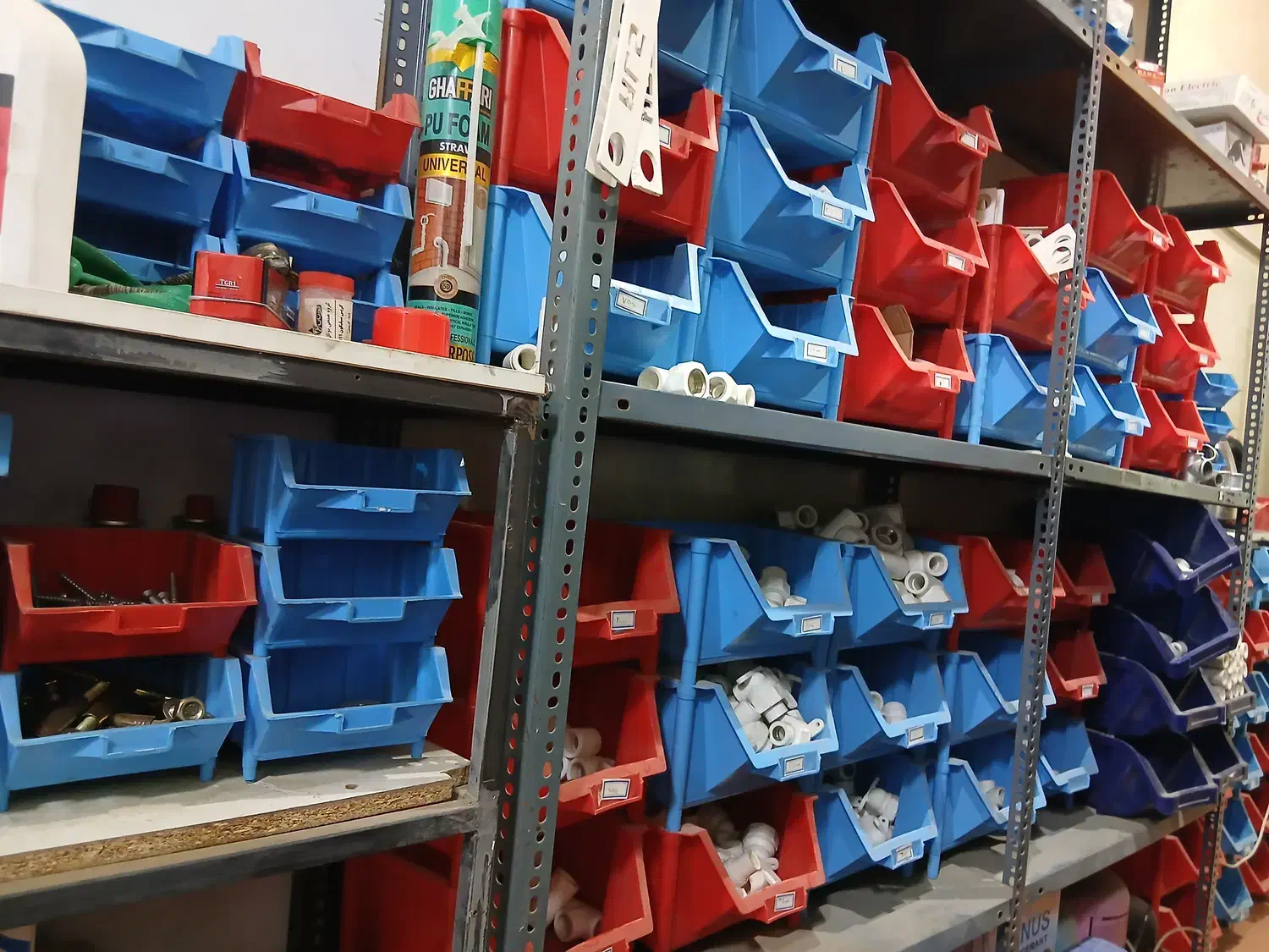 قفسه . پالت . ویترین مربوط به فروشگاه اتصالات پکیج|فروشگاه و مغازه|هشتگرد, قاسم آباد بزرگ|دیوار