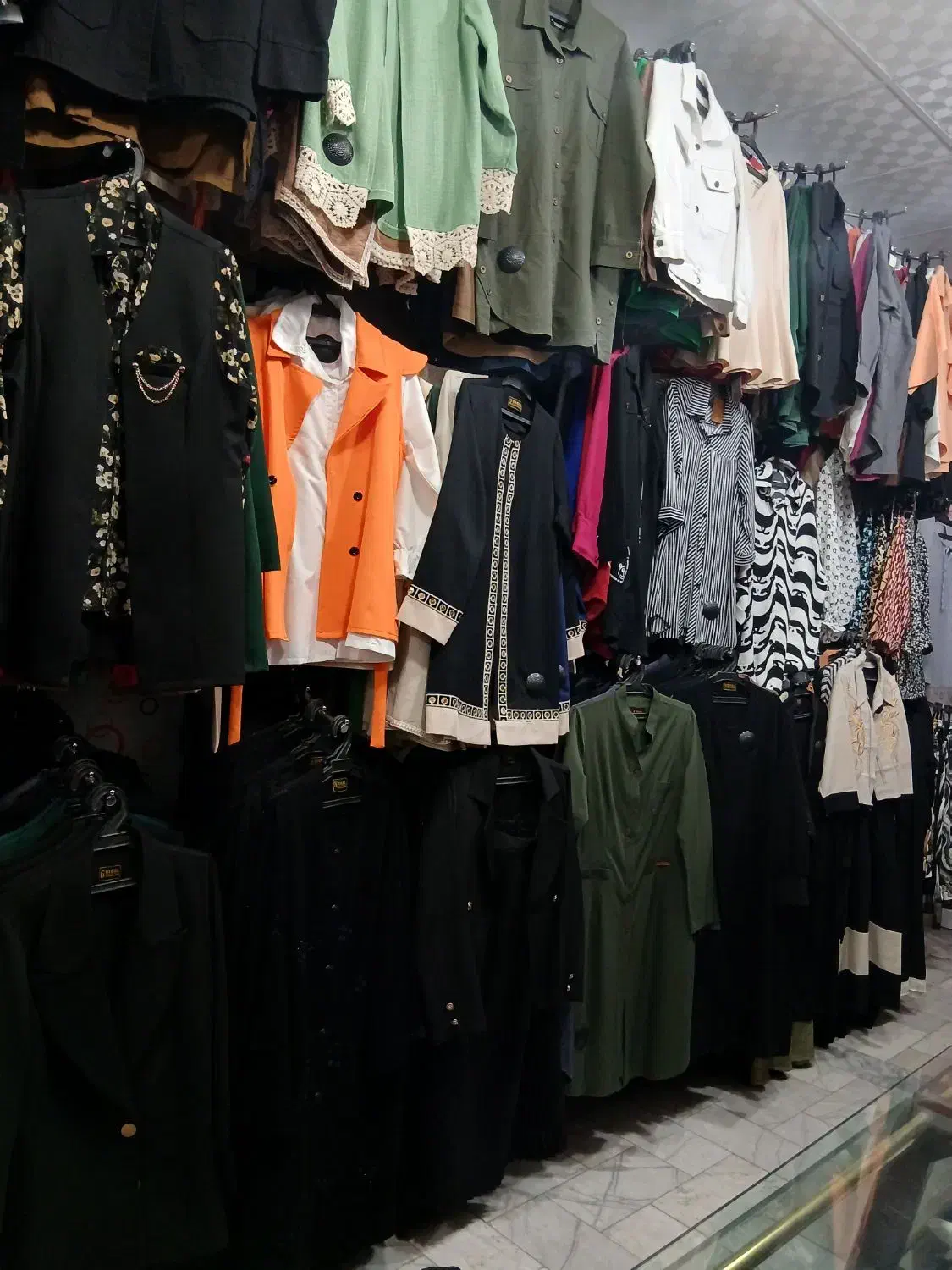 واگذاری پوشاک مدروزبه علت تغییر شغل|لباس|جیرفت, |دیوار