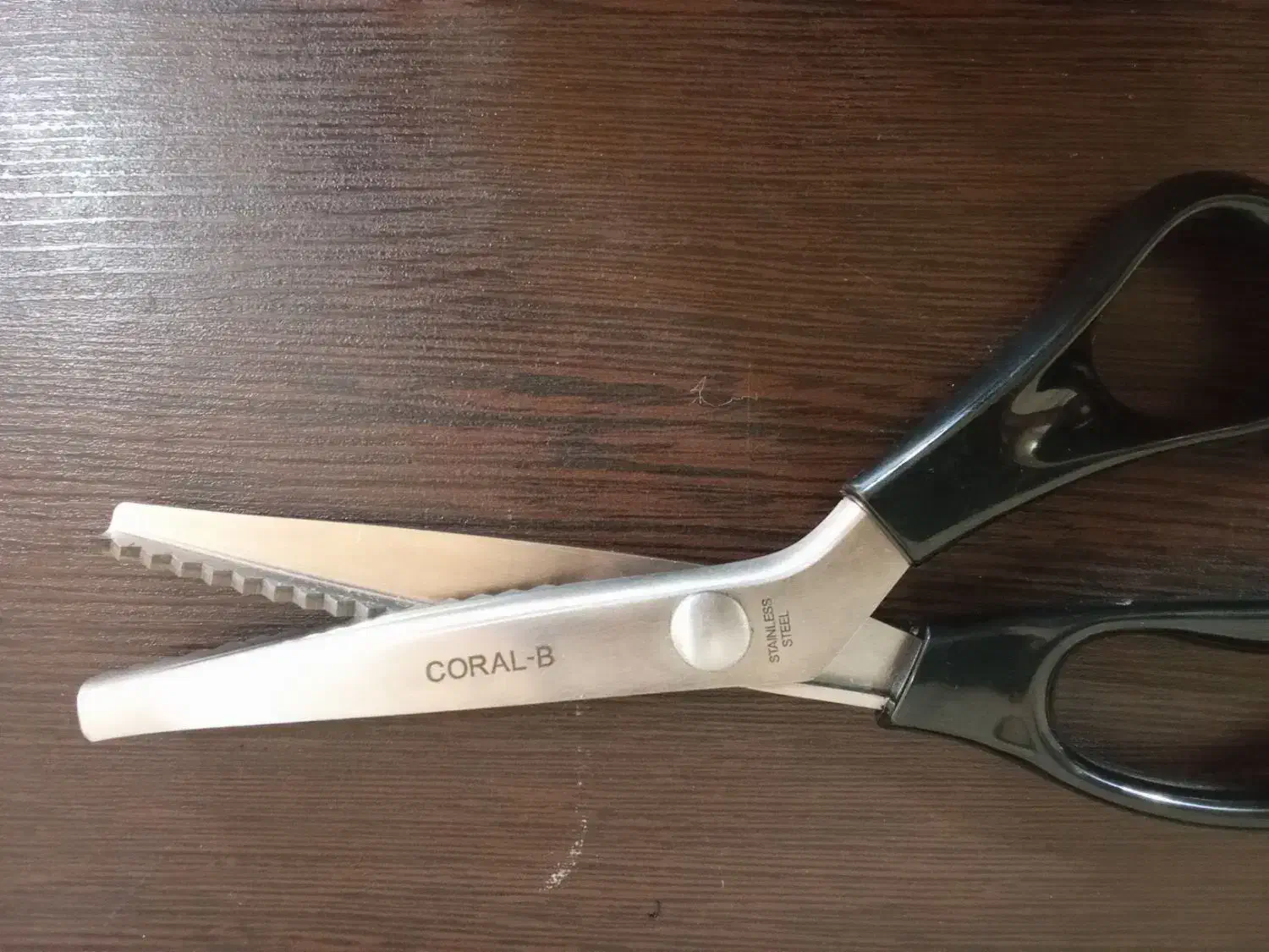 قیچی برش|لوازم خیاطی و بافتنی|بندر انزلی, معلم|دیوار