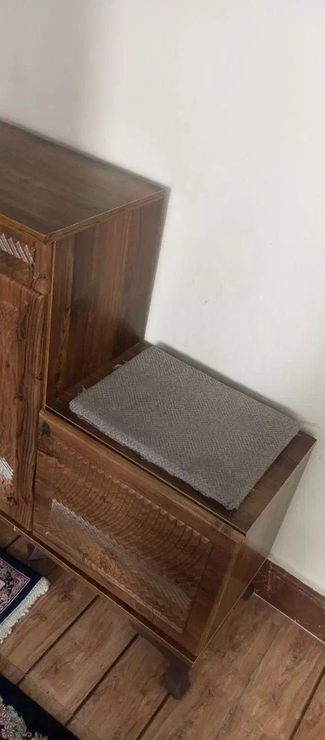 جاکفشی|جاکفشی، کمد، دراور|باغستان, |دیوار