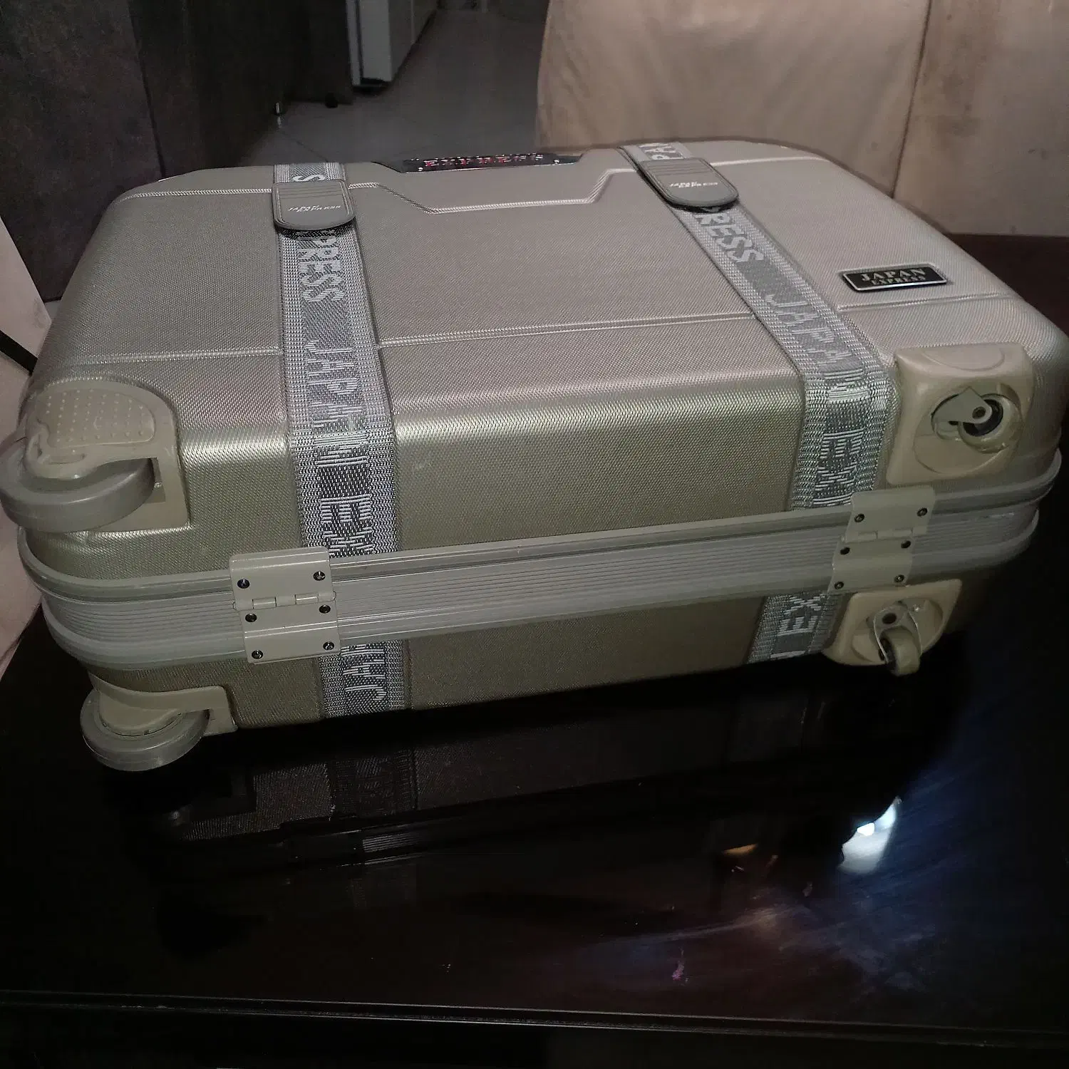 چمدان سایز متوسط|کیف، کفش، کمربند|تهران, هفت حوض|دیوار