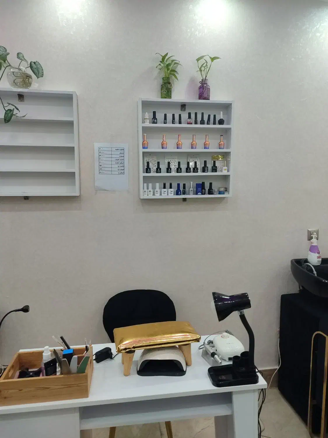 کاشت ناخن حرفه ای|خدمات آرایشگری و زیبایی|رشت, معلولین|دیوار