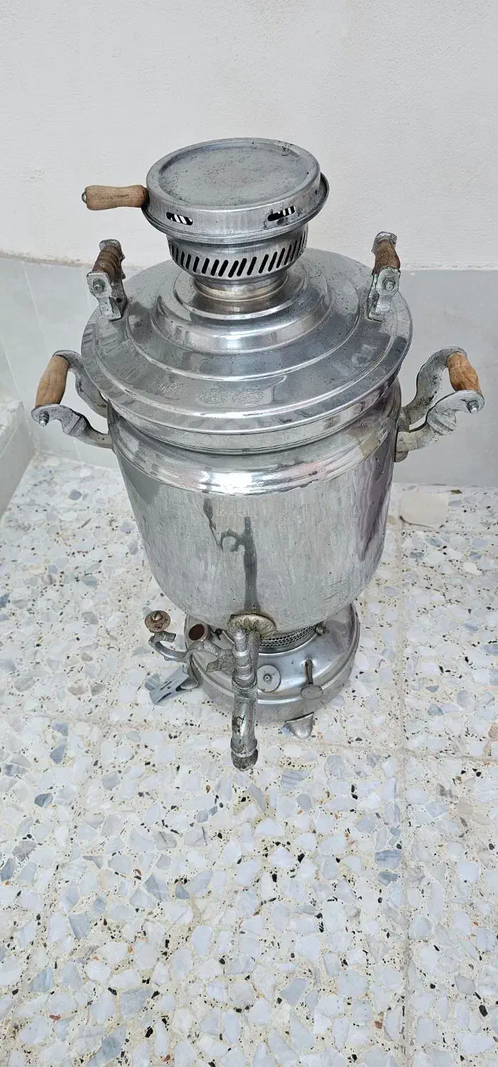 سماور۱۵لیتری نفتی درحدنو توانباربوده قیمت توافقی|سماور، چای‌ساز، قهوه‌ساز|گرگان, |دیوار