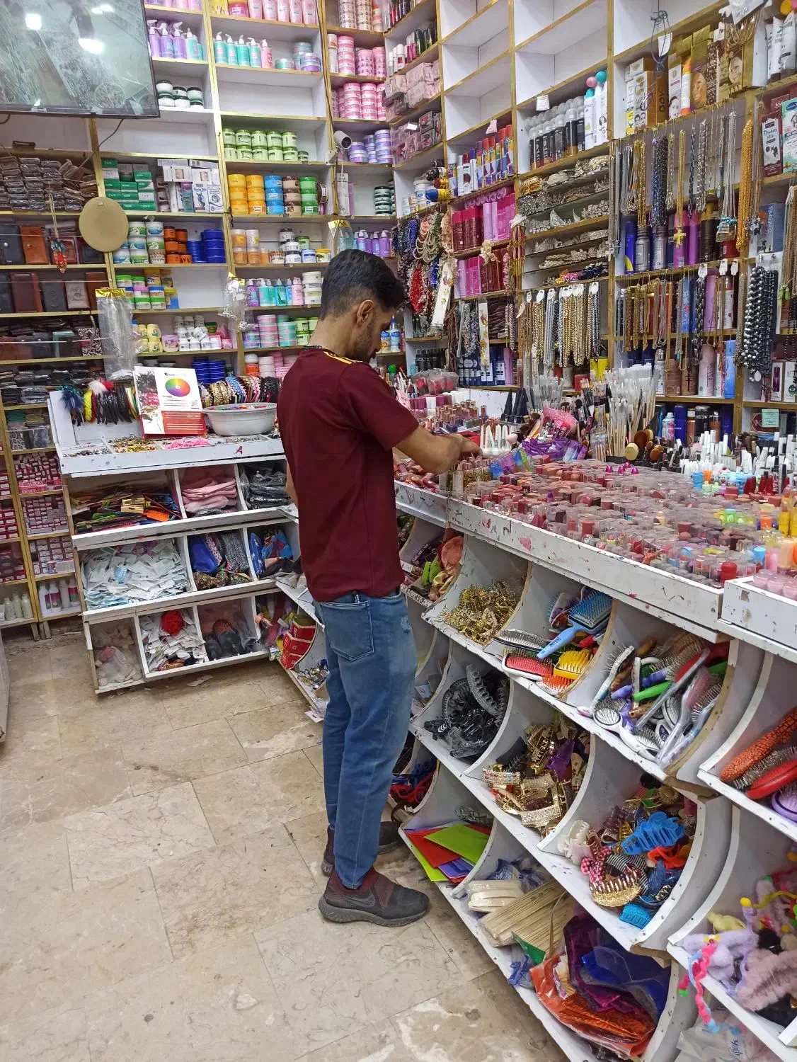 فروشنده نیازمندیم|استخدام بازاریابی و فروش|زابل, |دیوار