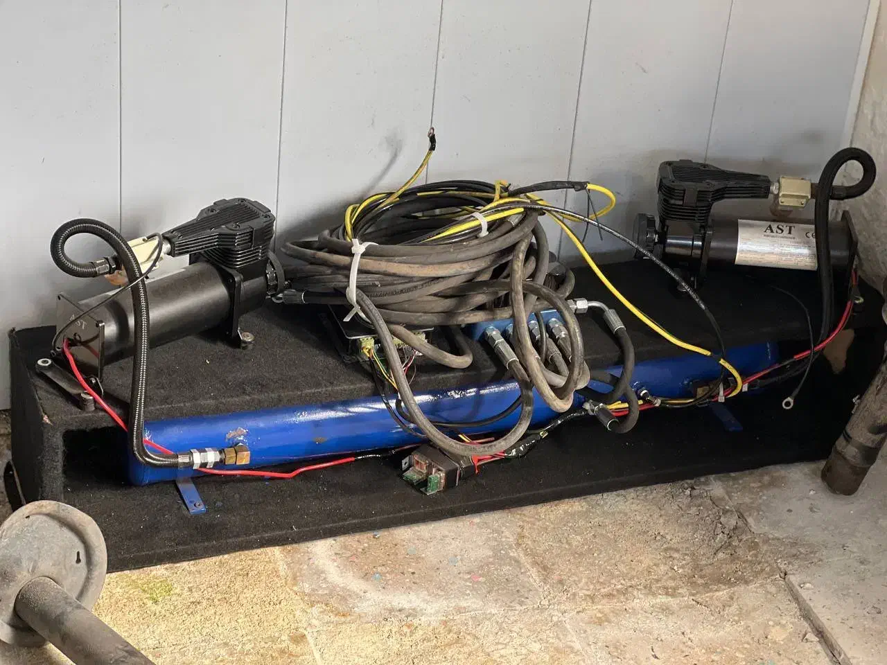 پنوماتیک جفت فول کامل|قطعات یدکی و لوازم جانبی|کوچصفهان, |دیوار