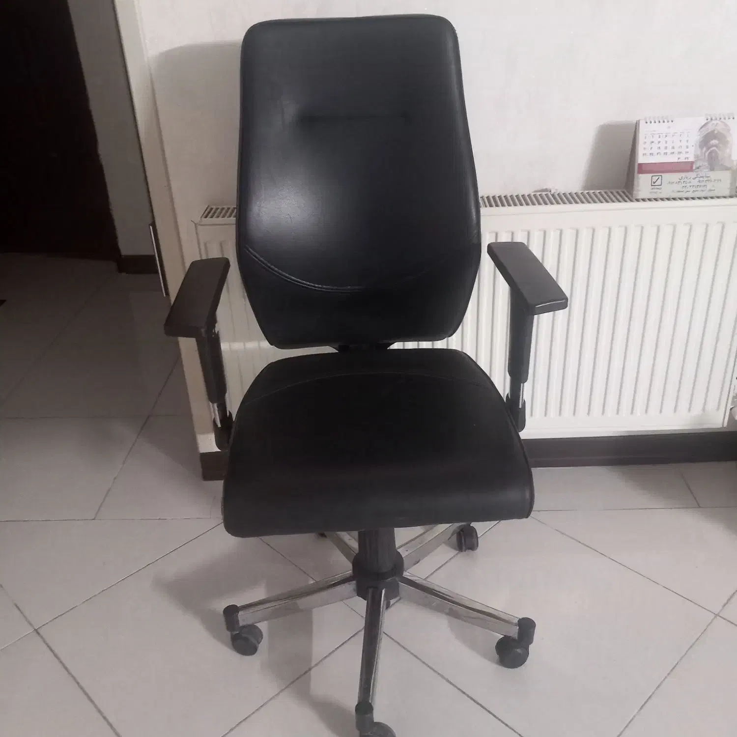 صندلی مدیریتی ،قابلیت کوتاه و بلند شدن.در حد نو|مبلمان اداری|سمنان, |دیوار