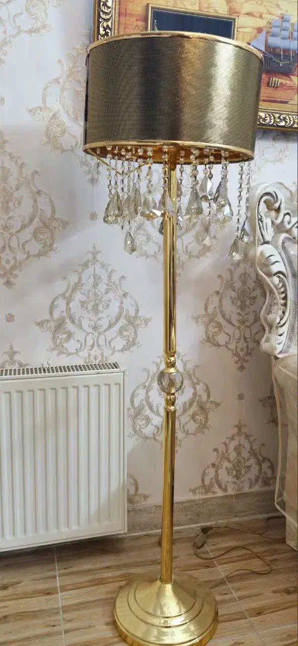 آباژور ایستاده|چراغ خواب و آباژور|گلبهار, شهر جدید گلبهار|دیوار