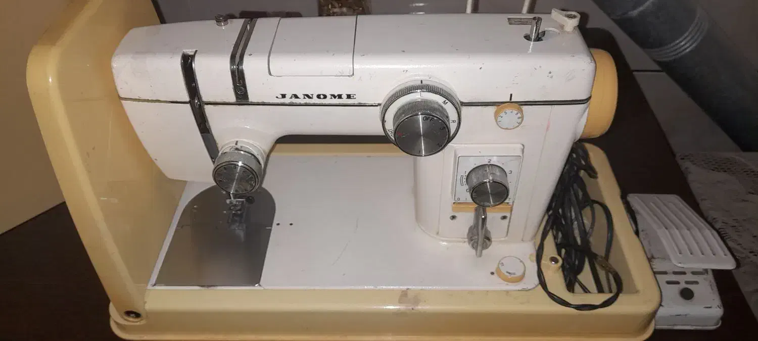 چرخ خیاطی|چرخ خیاطی و ریسندگی|کاشان, فین بزرگ|دیوار