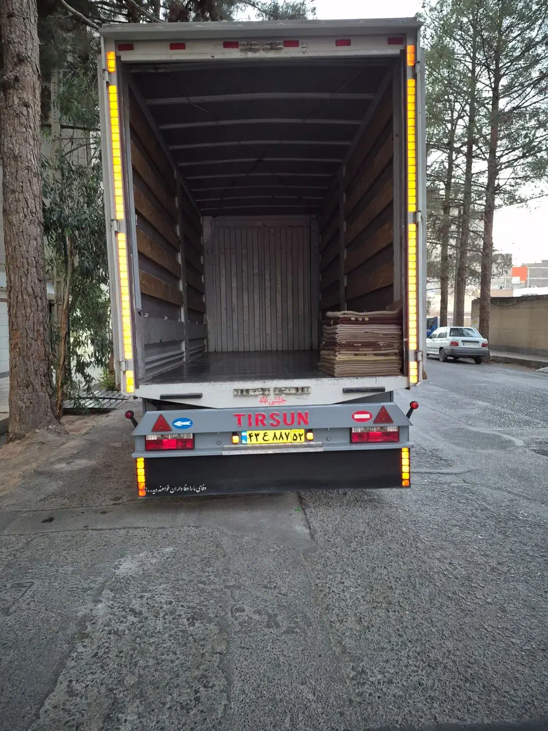 خدمات حمل بارواثاثیه/باربری/اسباب کشی/صالحی منش|خدمات حمل و نقل|بیرجند, |دیوار