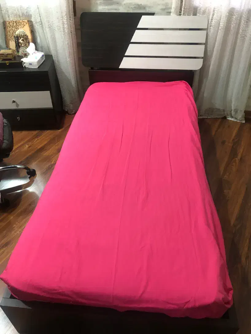 تخت یک نفره ، دراور اینه ، کتابخانه ،میزتحریر|تخت و سرویس خواب|کرج, عظیمیه|دیوار