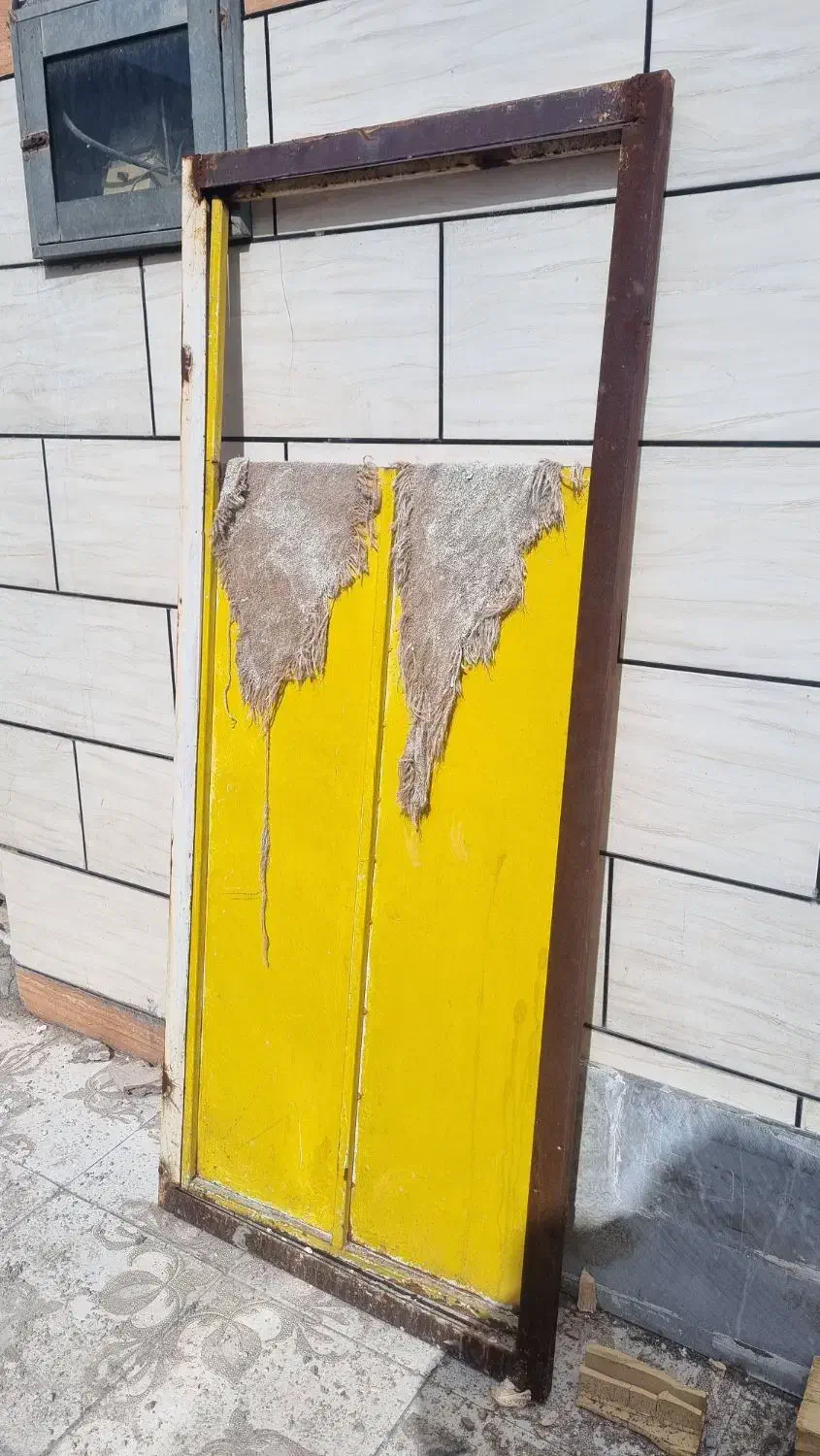 دوعدد در فلزی یک لنگه سالم|مصالح و تجهیزات ساختمان|اهواز, منبع اب|دیوار