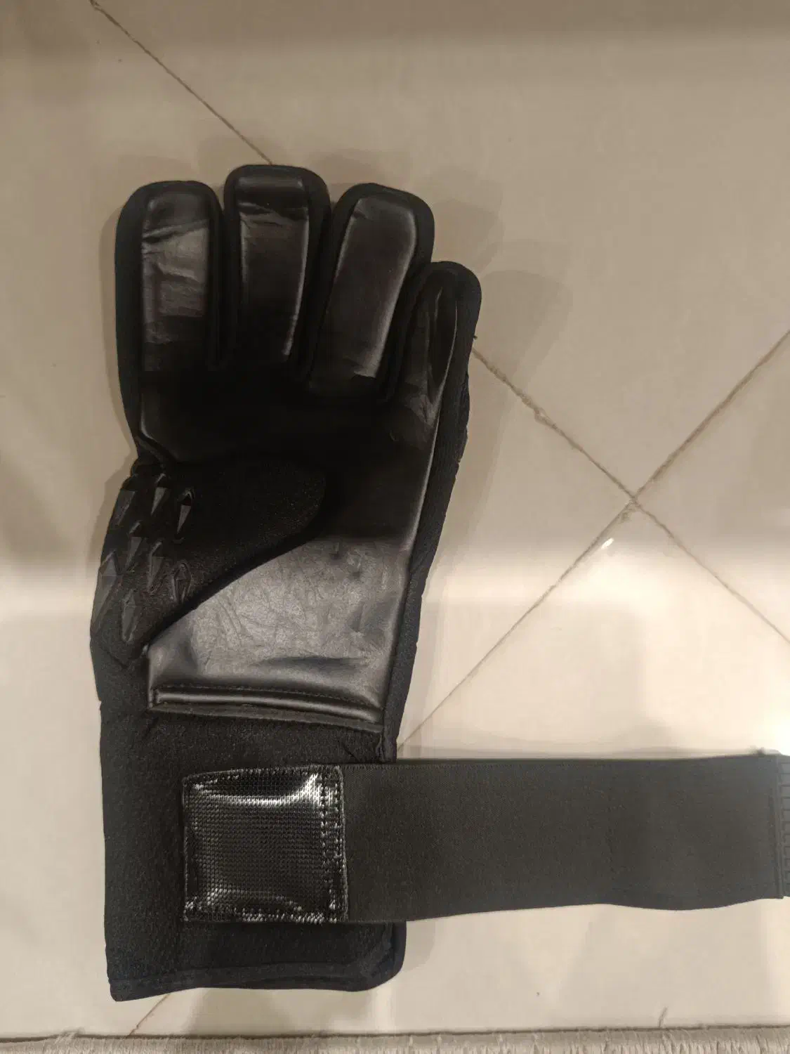 دستکش  پردیتور مشکی|ورزش‌های توپی|تهران, والفجر (افسریه)|دیوار