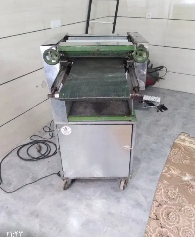 فروش خمیر پهن کن (شاطر برقی) و تنور گازی سالم|ماشینآلات صنعتی|شیراز, غدیر جنوبی|دیوار