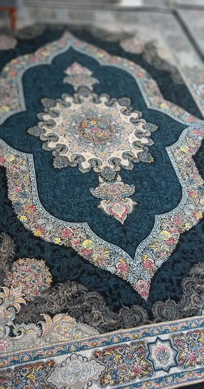 فرش های نو یکساله خریدم زیر قیمت میفروشم|فرش|بروجرد, |دیوار