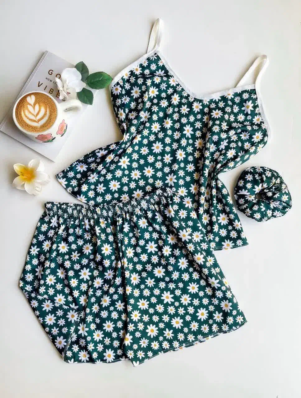 لباس خواب|لباس|کاشمر, |دیوار