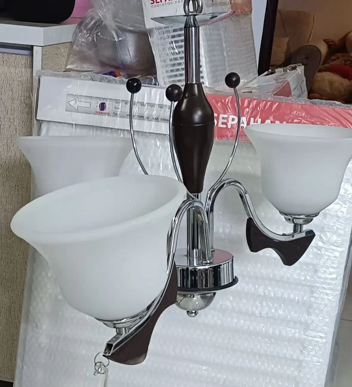 لوستر و آباژور ایستاده|لوستر و چراغ آویز|پرند, فاز ۶|دیوار