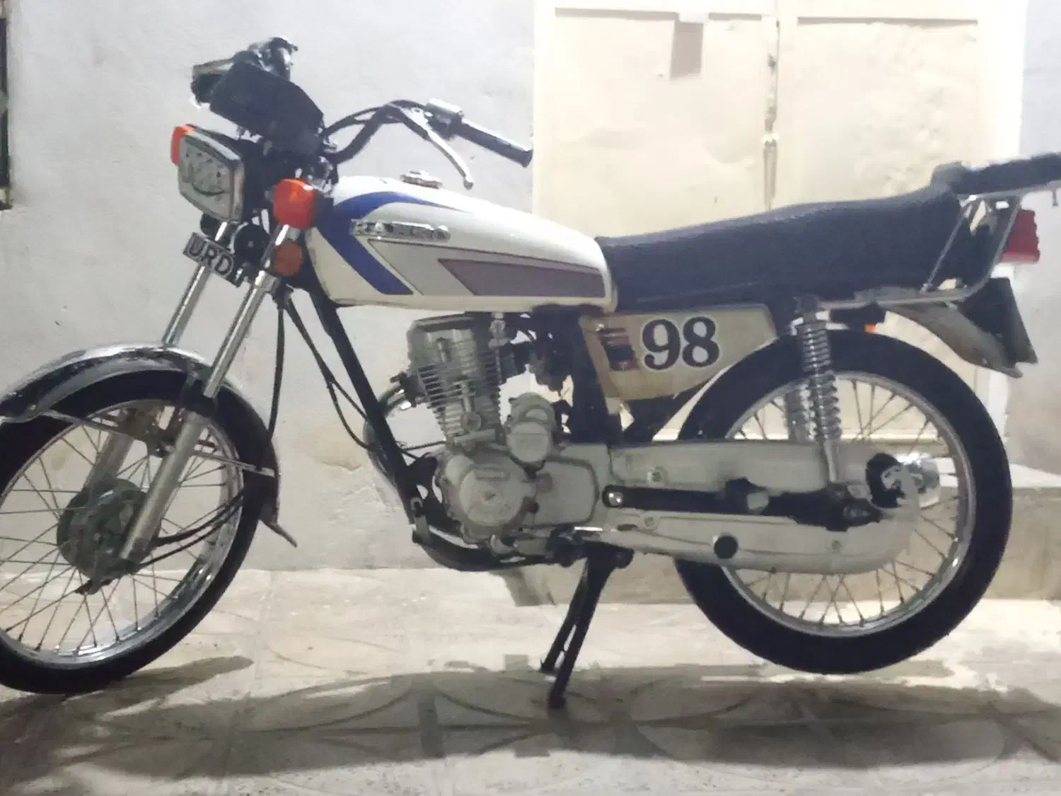 موتور ۱۲۵ تکناب|موتورسیکلت|گچی, |دیوار