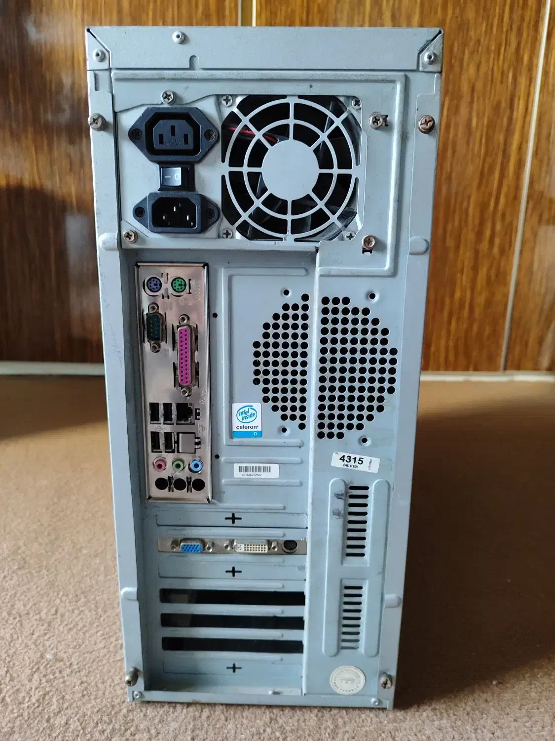 کیس ۲هسته رم ۲ ddr2 هارد ۱۶۰ گرافیک ۲۵۶|رایانه رومیزی|چالوس, |دیوار