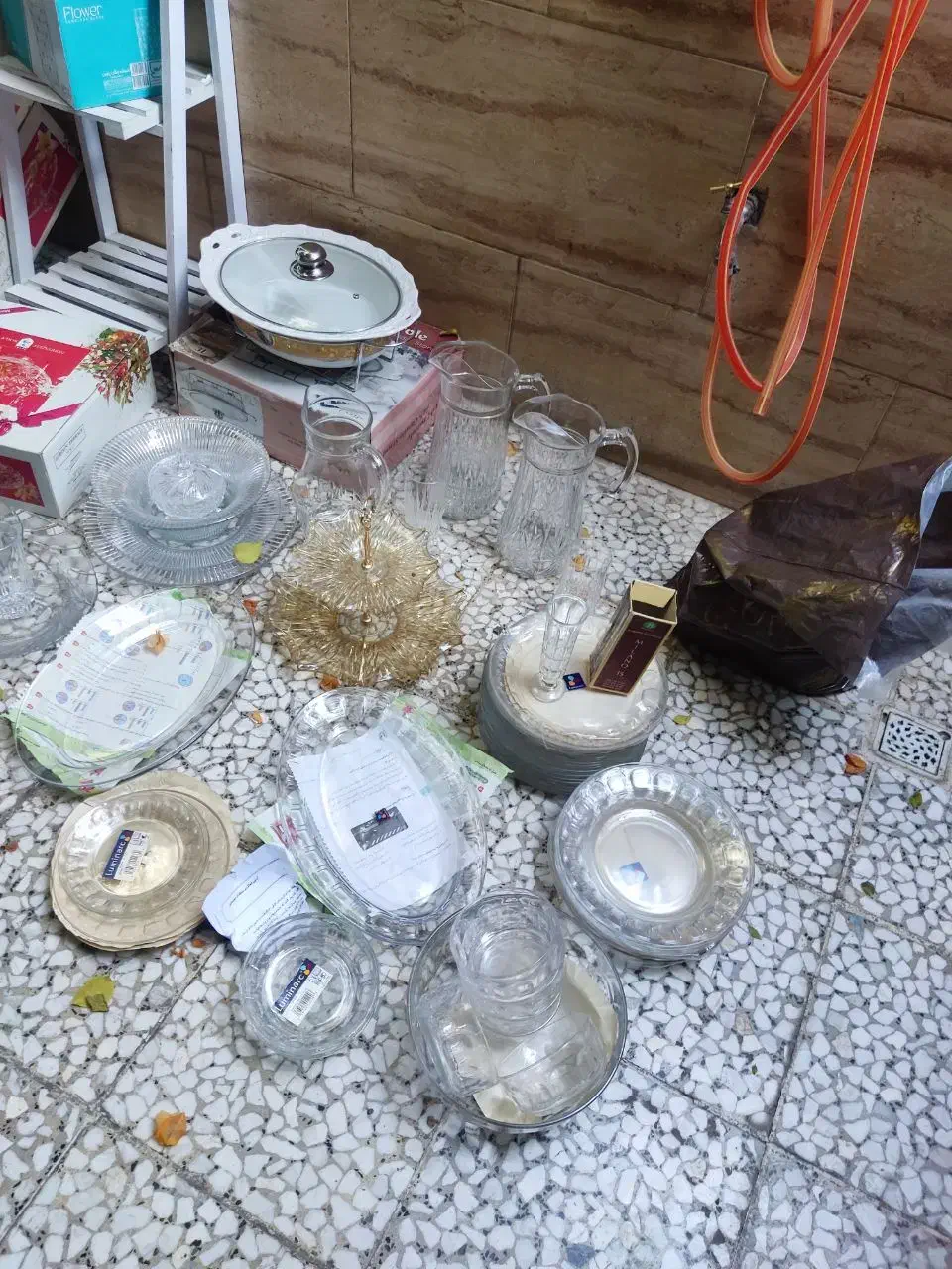 وسایل آشپزخانه و پذیرایی در حد نو با قیمت مناسب|ظروف سرو و پذیرایی|قم, خاکفرج|دیوار