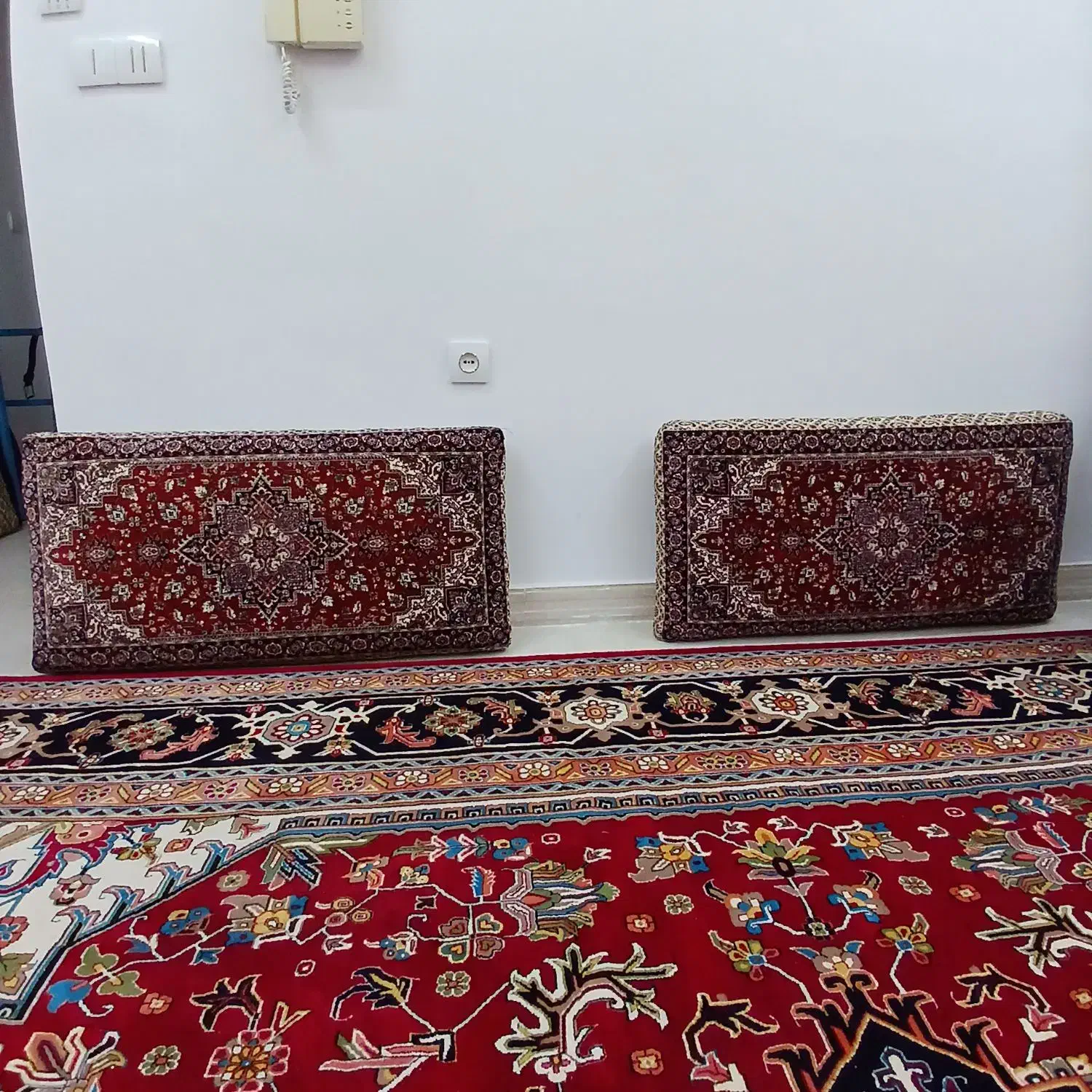 یک جفت پشتی نو وزن سنگین دور دست دوز|پشتی|اندیشه, اندیشه فاز ۱|دیوار