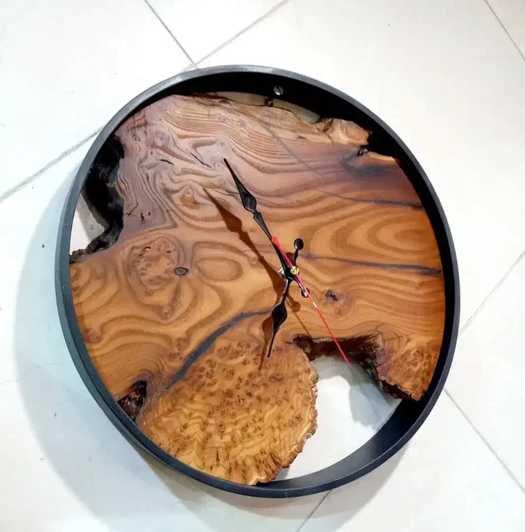 ساعت دیواری کلاسیک طرح چوب عمده و تکی|ساعت دیواری و تزئینی|ارومیه, |دیوار