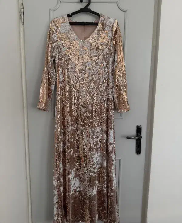 پیرهن پولکی|لباس|رومشکان, |دیوار