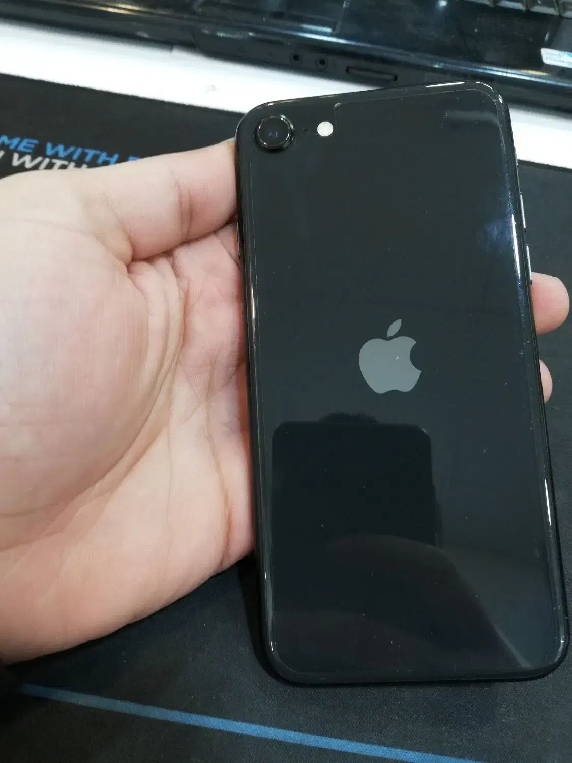 iPhone se2020|موبایل|رشت, بلوار گیلان|دیوار