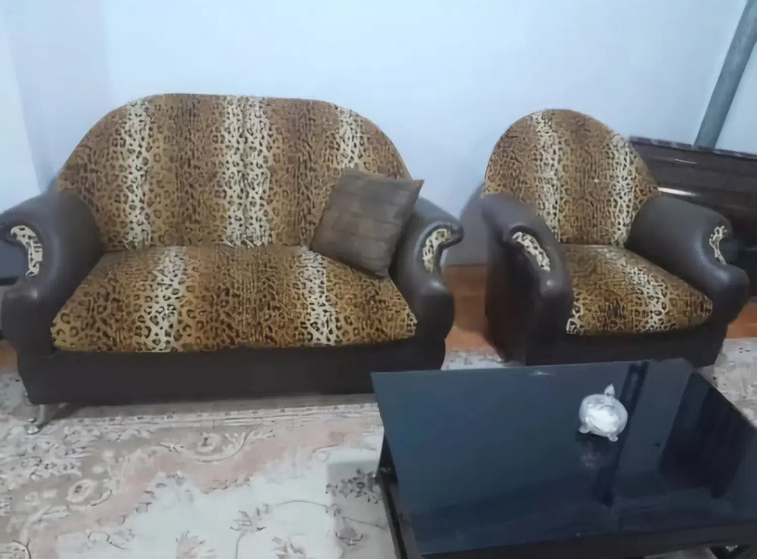 مبل ۷ نفره و میز وسط|مبلمان خانگی و میز عسلی|قائم‌شهر, |دیوار