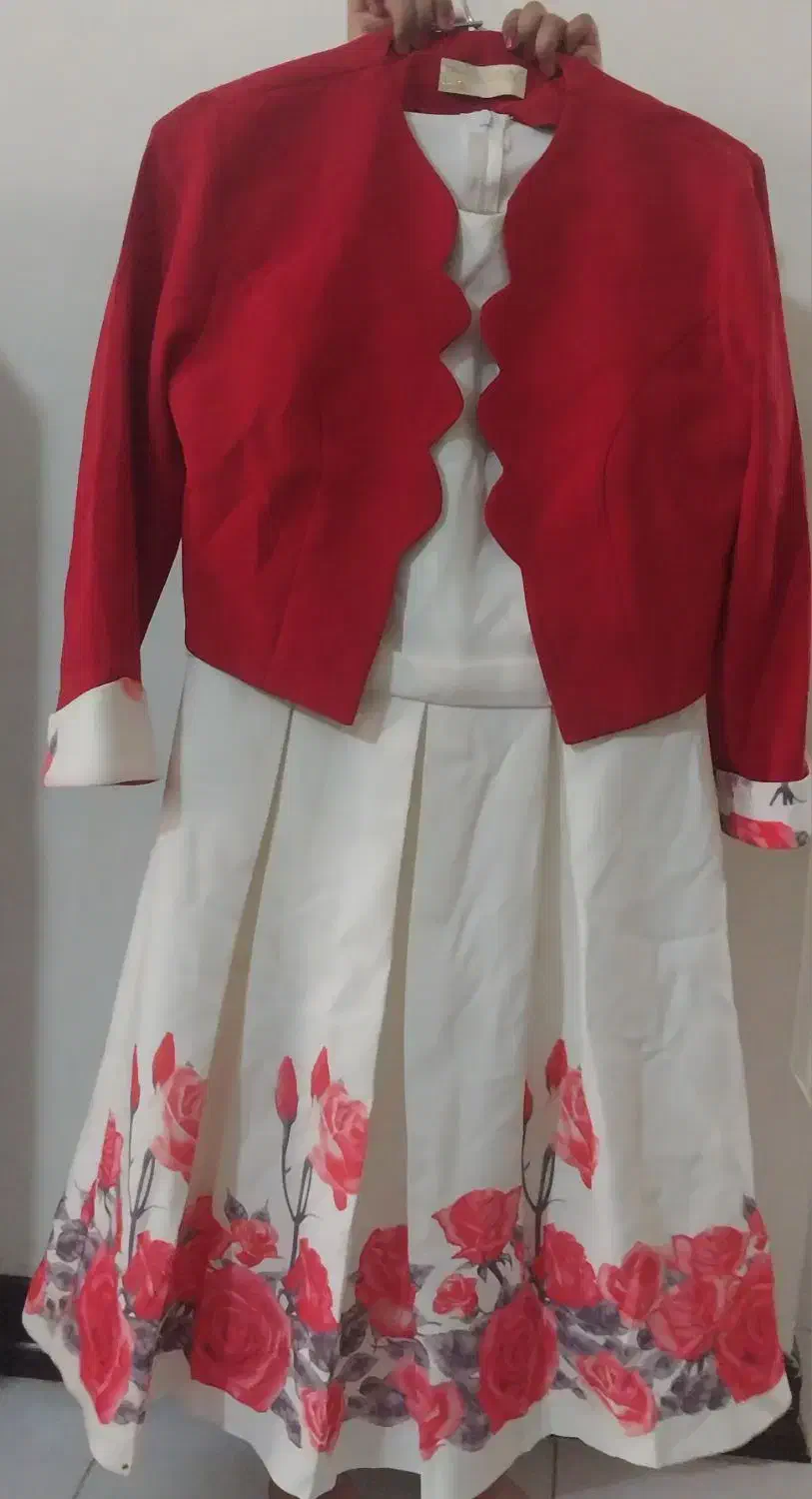 لباس یلدایی|لباس|هشتگرد, فاز ۷ مهستان|دیوار