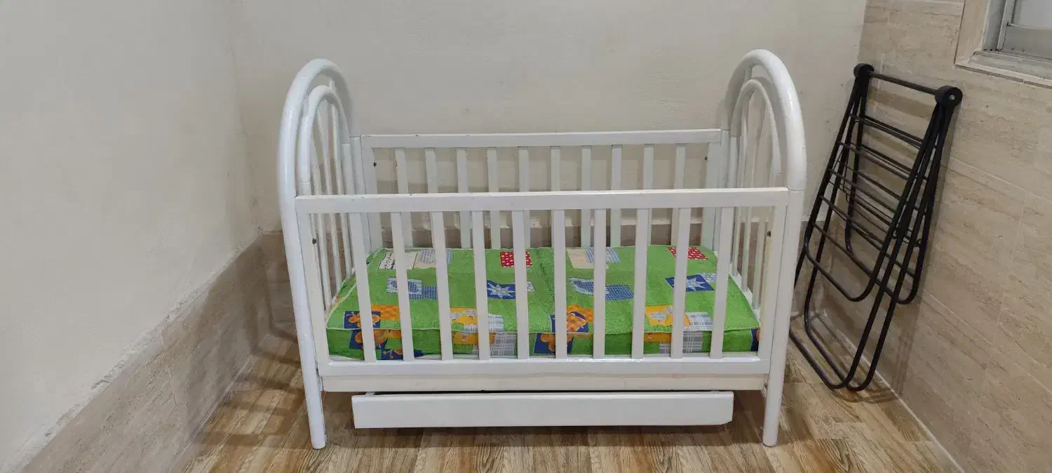 تخت خواب کودک|تخت و سرویس خواب|رشت, نخودچر|دیوار