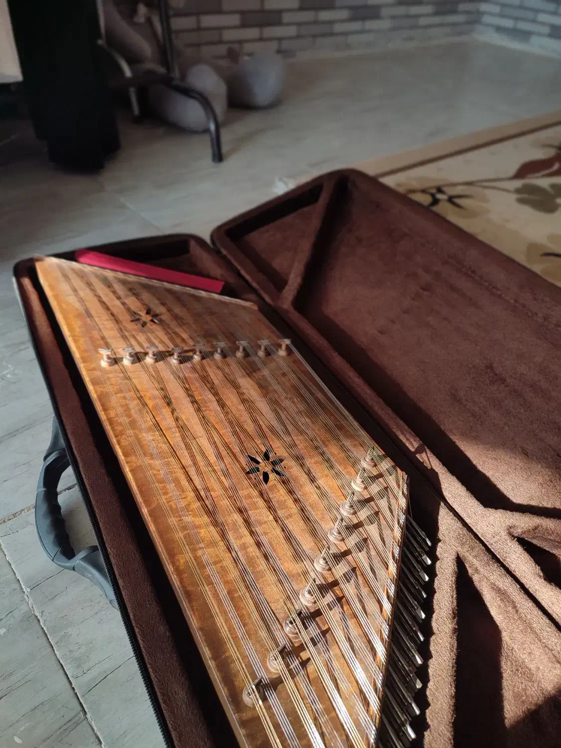 سنتور اصلی|سازهای سنتی|زرقان, |دیوار