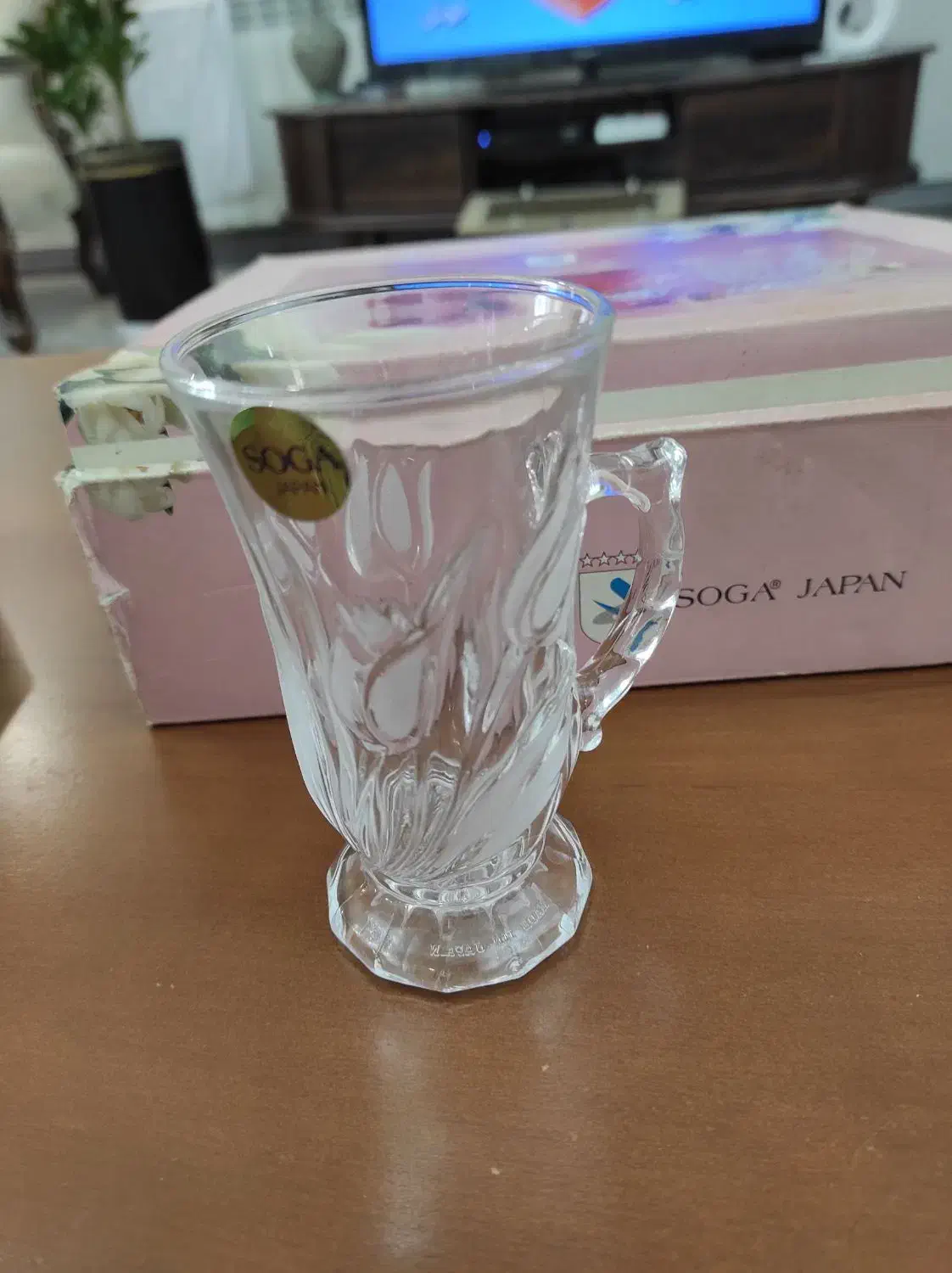 تعدادی ظروف پذیرایی با جعبه|ظروف سرو و پذیرایی|رشت, معلم|دیوار