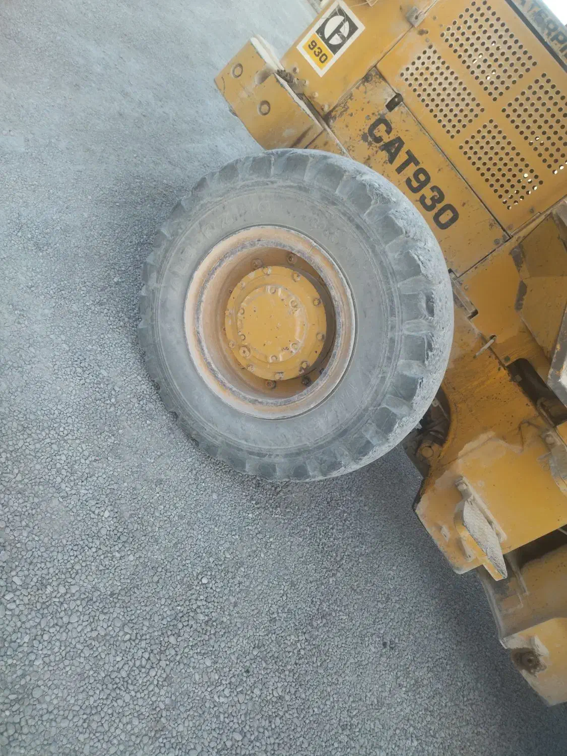 لاستیک لودر|خودرو سنگین|شیراز, گل سرخ|دیوار