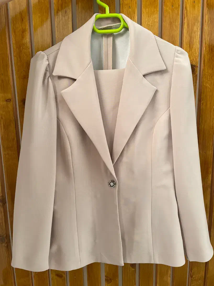 کت و دامن|لباس|نور, |دیوار