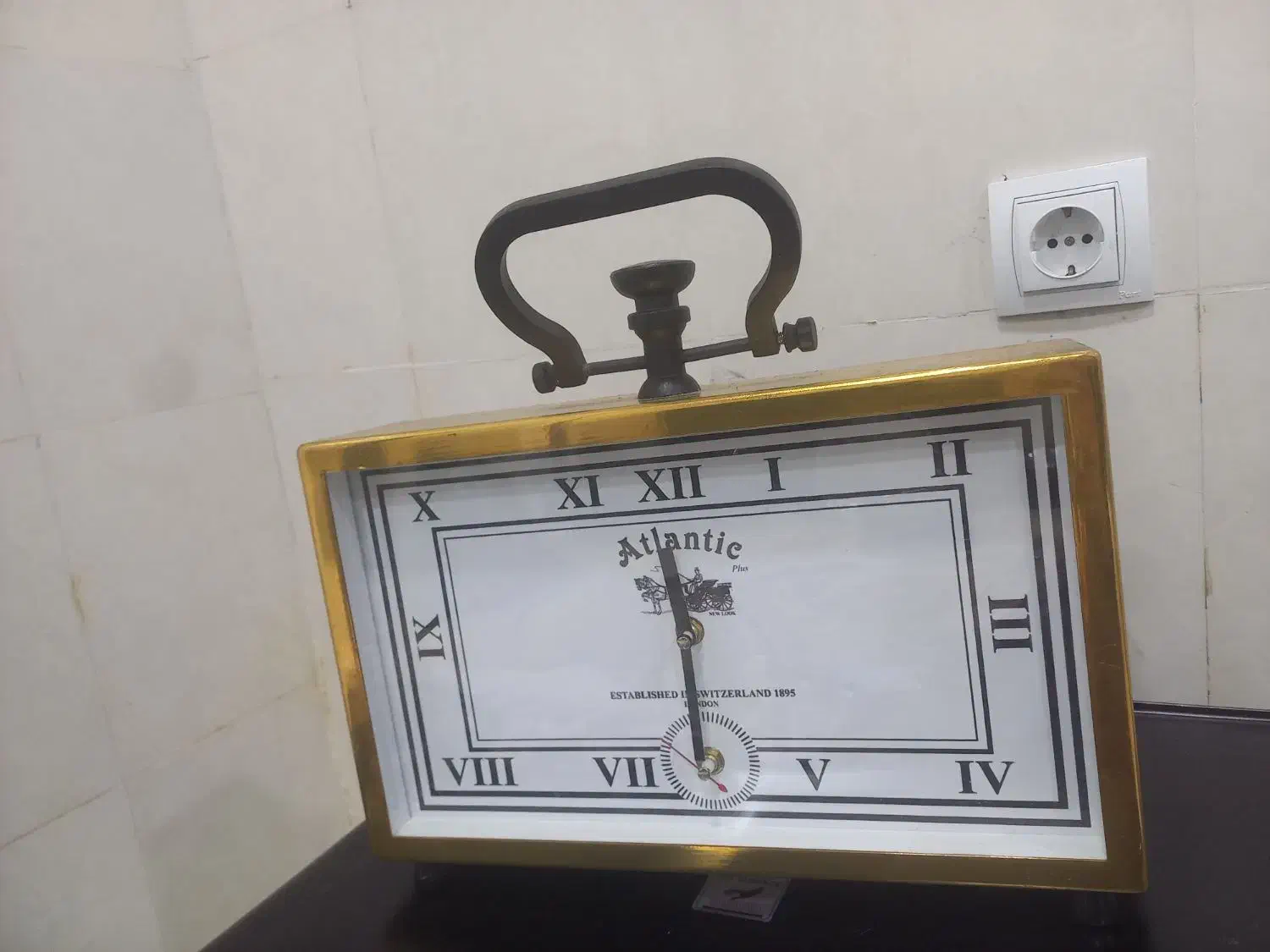 یک عد دساعت رومیزی|کلکسیون اشیاء عتیقه|اهواز, گلستان|دیوار