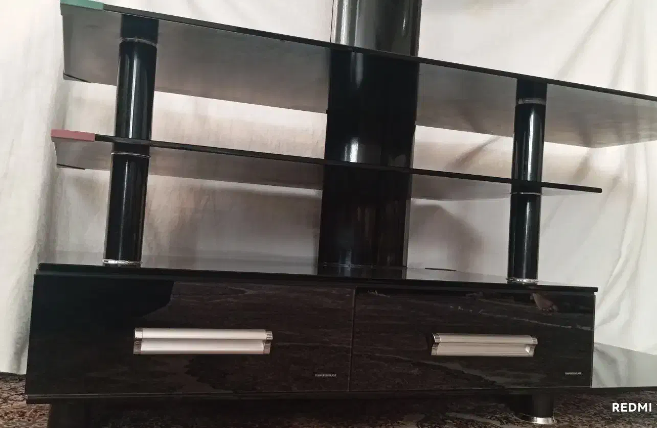 میز تلویزیون شیشه ای در حد نو|میز تلویزیون|سنندج, |دیوار
