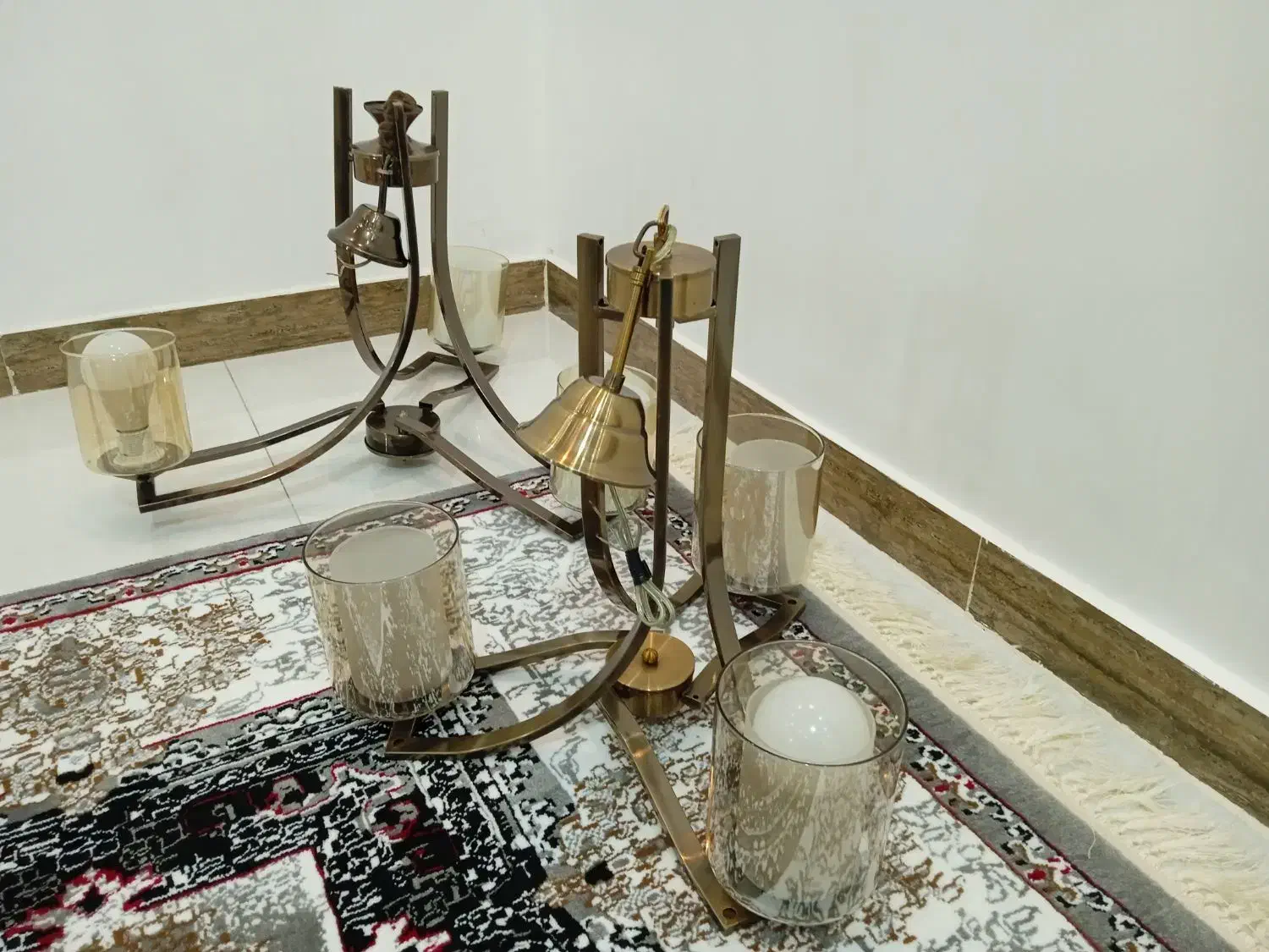 لوستر سه شاخه|لوستر و چراغ آویز|رشت, چمارسرا|دیوار