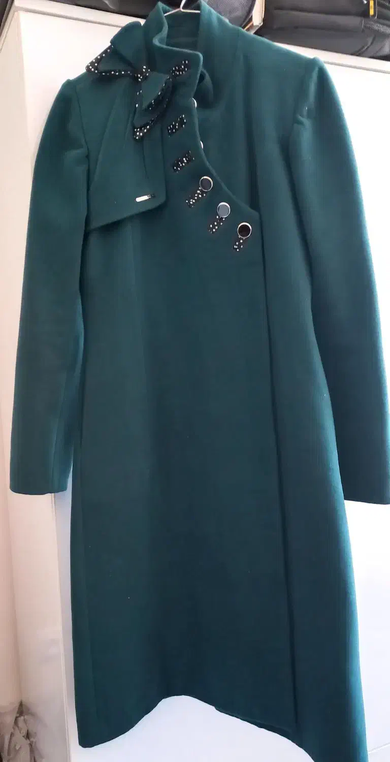 پالتو شیک و نو و تمیز|لباس|نقده, |دیوار