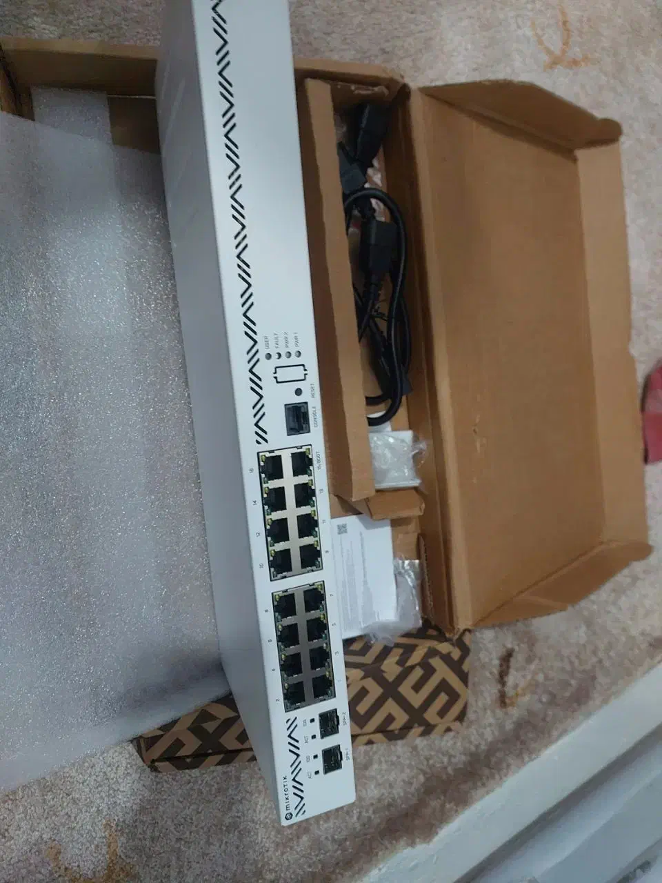 CCR 2004-16G2S+ روتر میکروتیک|مودم و تجهیزات شبکه|تهران, دکتر هوشیار|دیوار