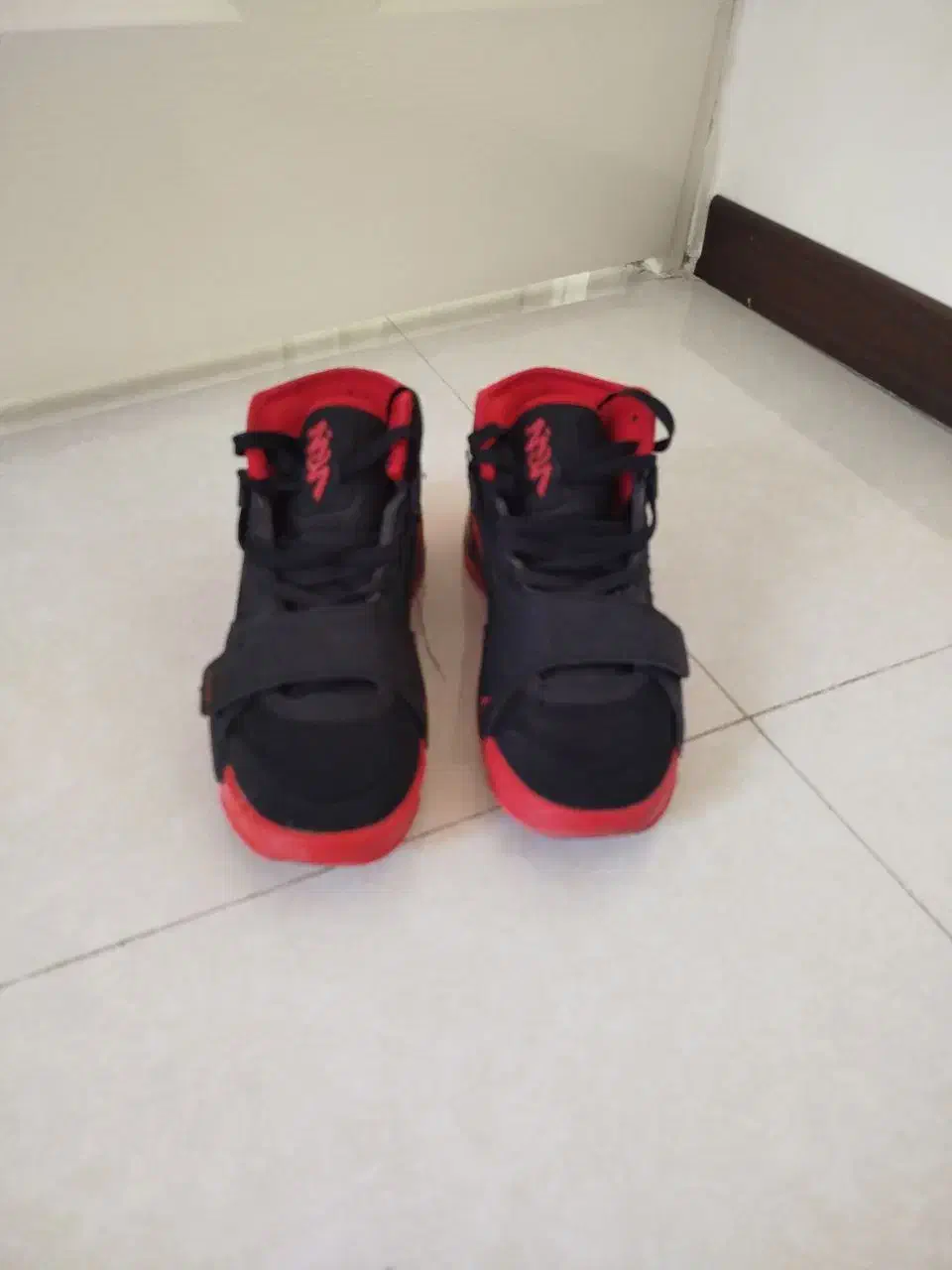 کتونی|کیف، کفش، کمربند|اراک, |دیوار