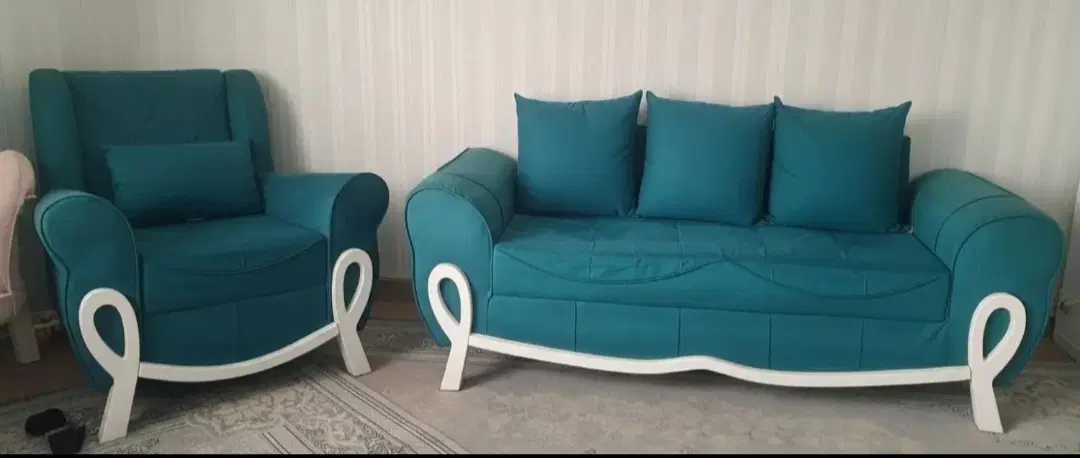 مبل ۷ نفره راحتی (رنگ سبز تیفانی / پایه سفید)|مبلمان خانگی و میز عسلی|تهران, نصرت|دیوار