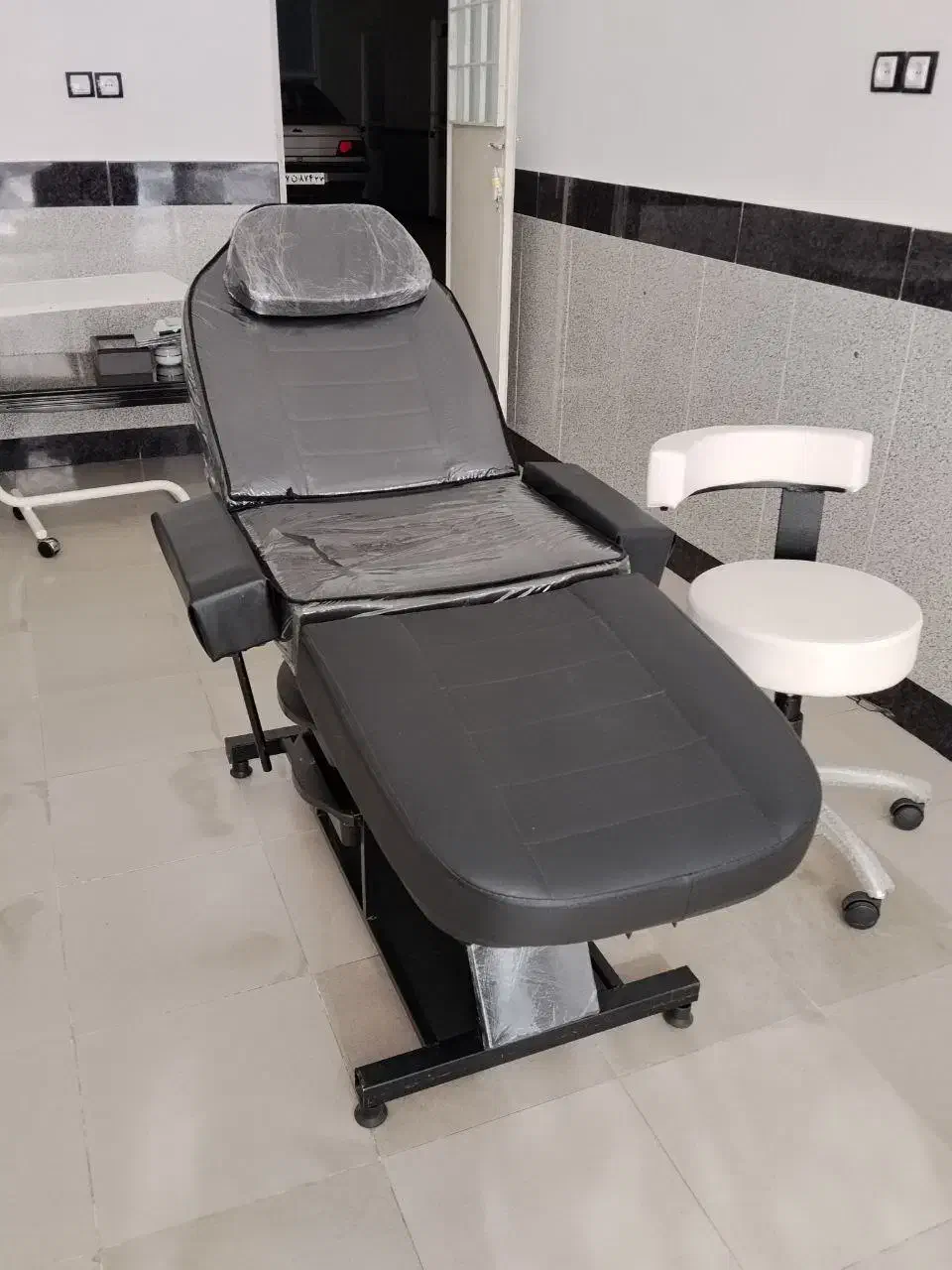 صندلی آرایشگاه و تخت پاکسازی|آرایشگاه و سالن‌های زیبایی|بوکان, |دیوار