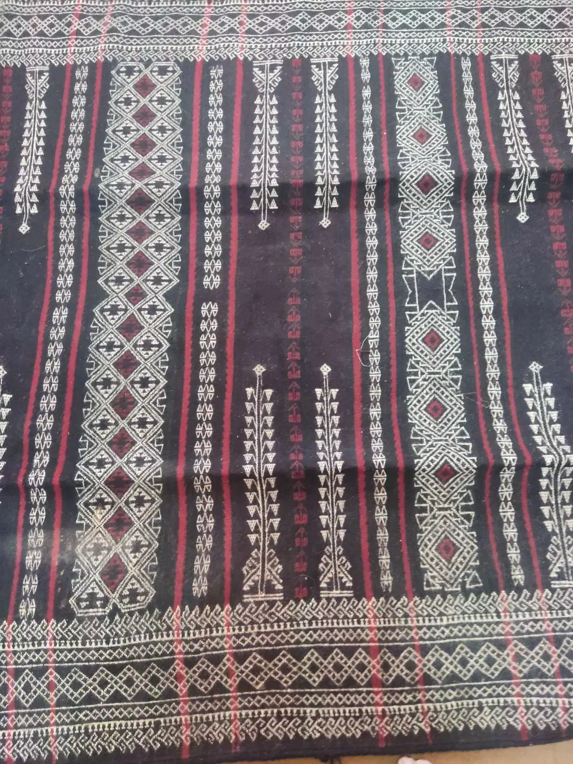 گلیم دست بافت کار شده با مروارید|گلیم، جاجیم، گبه|زاهدان, |دیوار